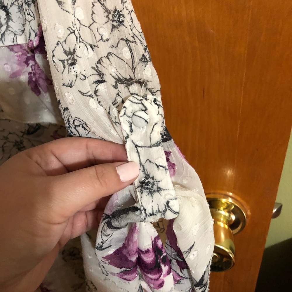 Torrid vneck floral blouse - Picture 6 of 9